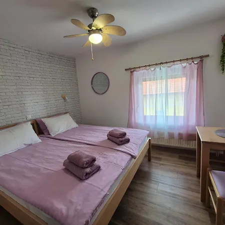 Casa de hóspedes Ttt 3*